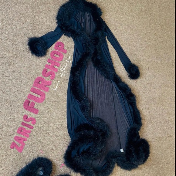 Custom Fur Robe - Picture 2 of 7